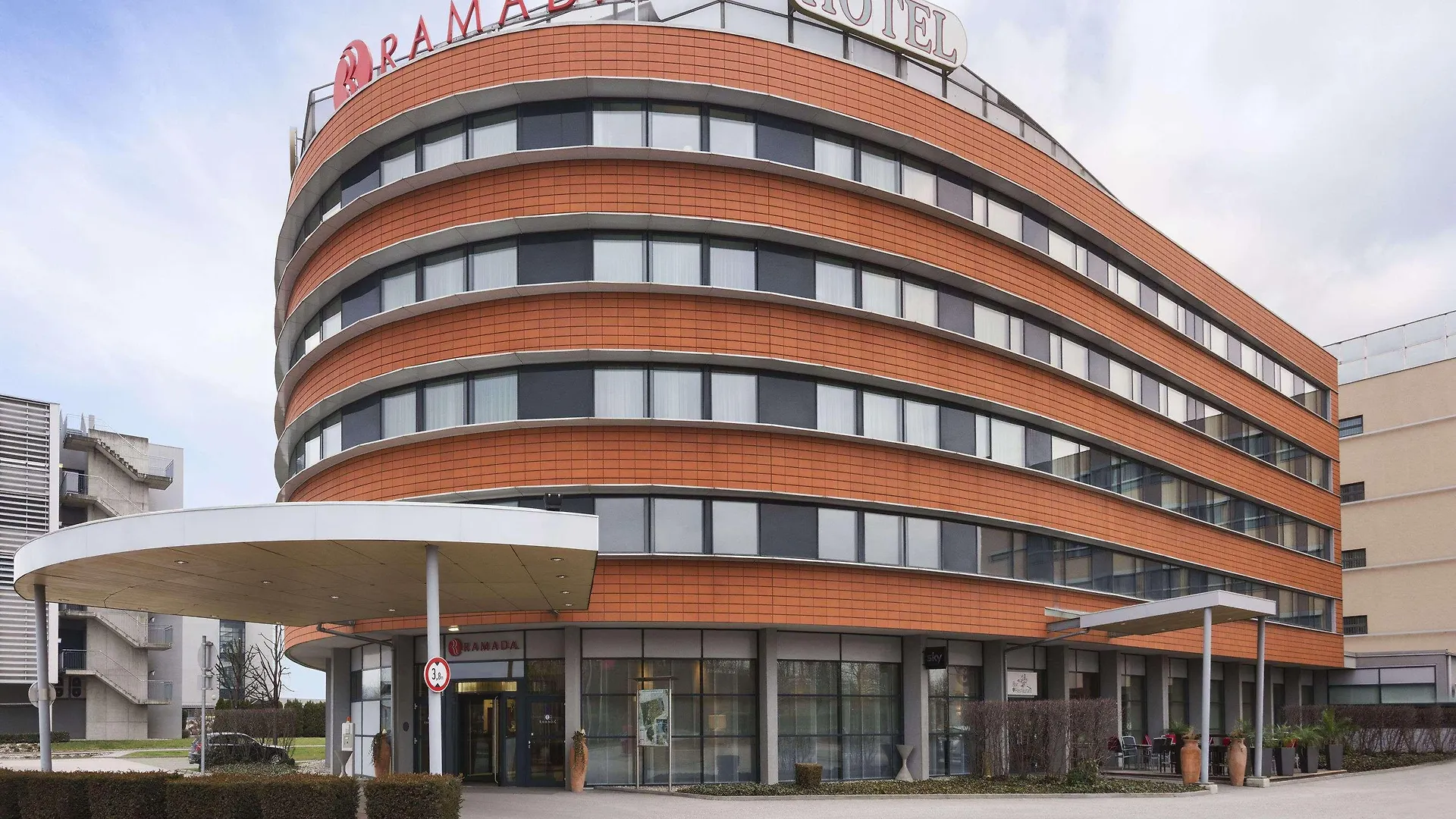 Hotel Ramada By Wyndham Graz location